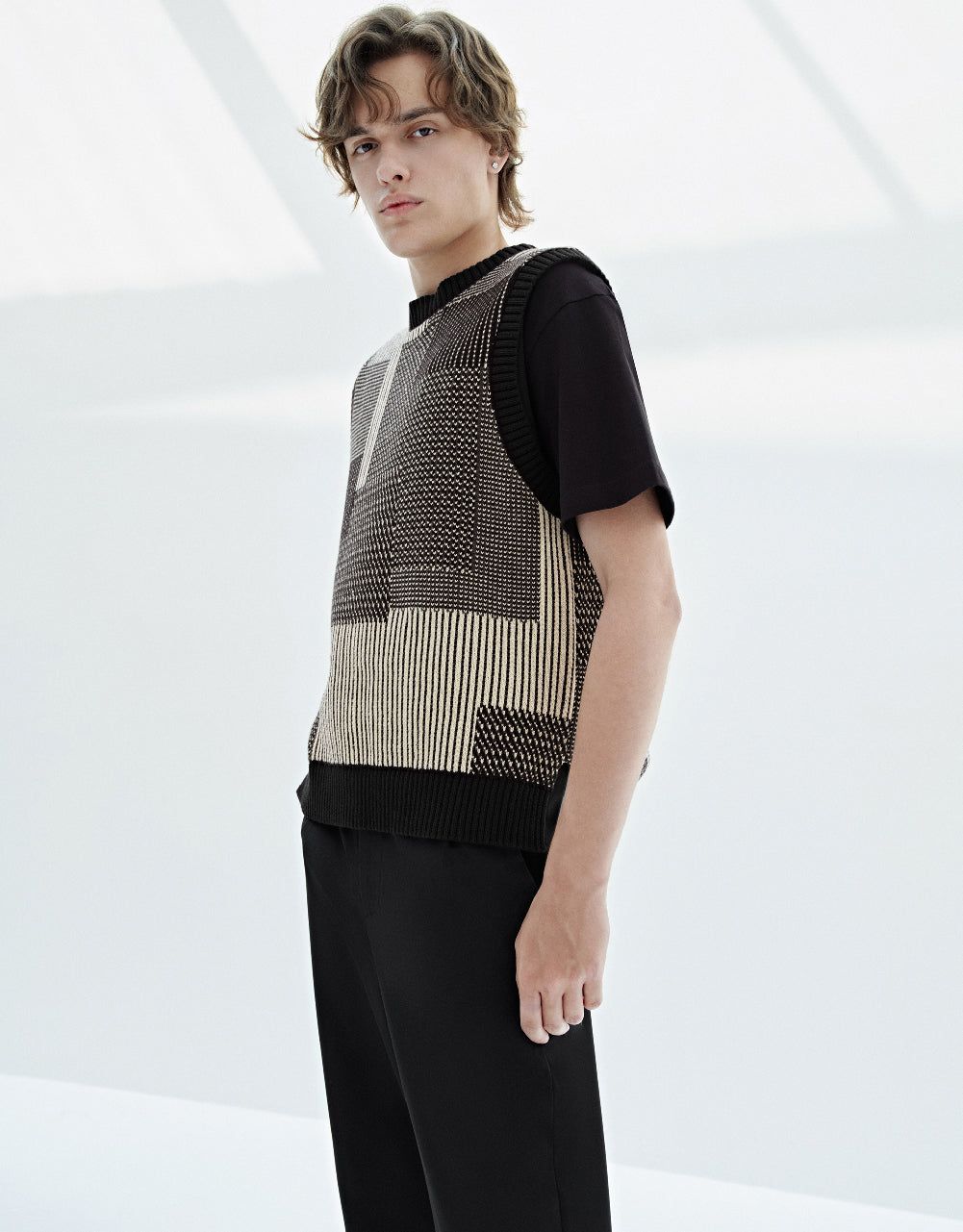 Crew Neck Knitted Vest sold by Urban Revivo product image thumbnail 3