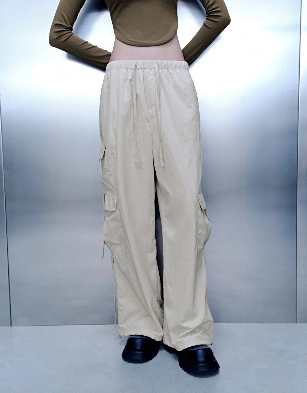 Loose Straight Pants sold by Urban Revivo product image thumbnail 2