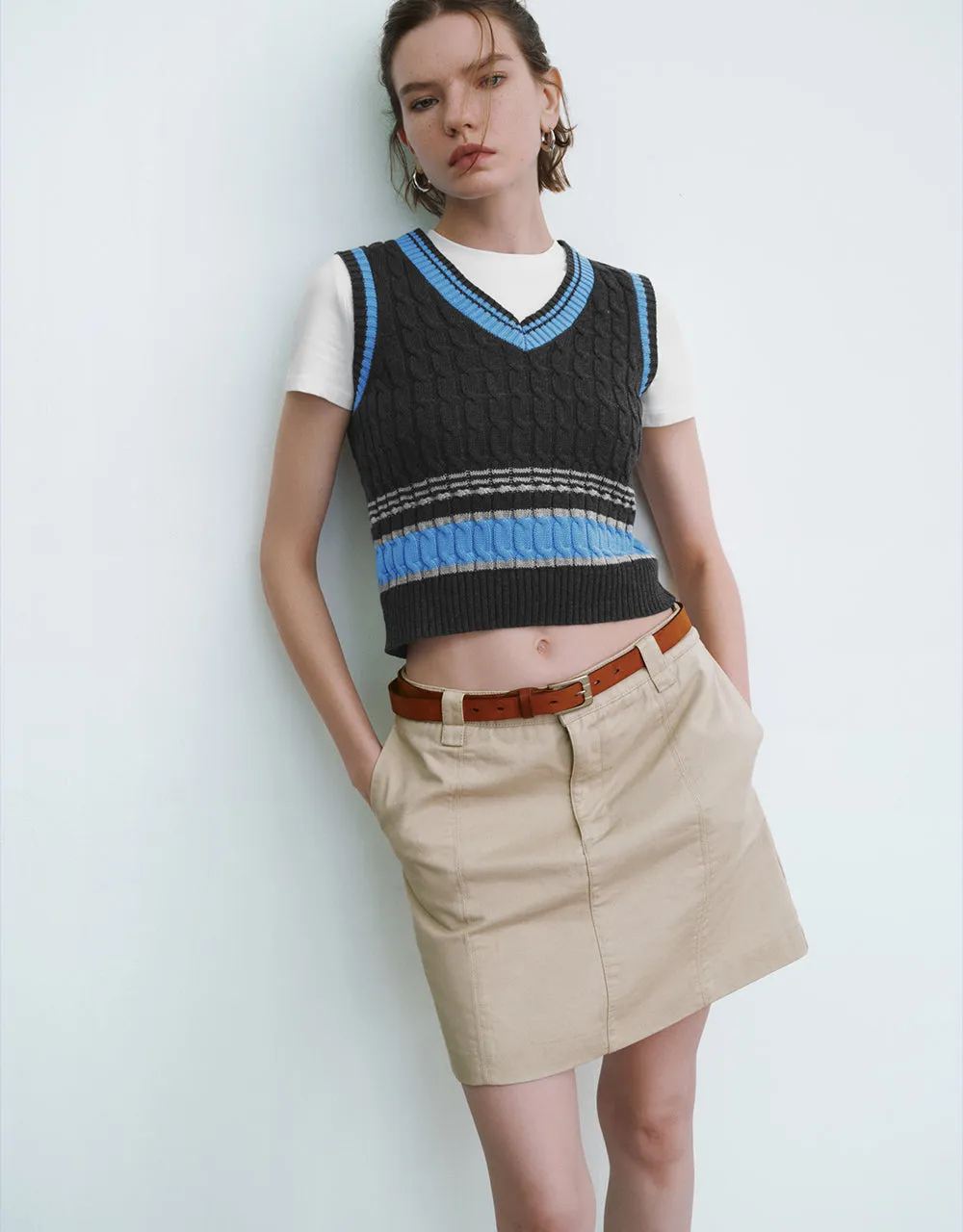 V Neck Knitted Tank Top sold by Urban Revivo product image thumbnail 3