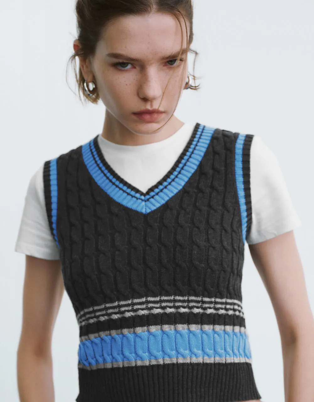 V Neck Knitted Tank Top sold by Urban Revivo product image thumbnail 4