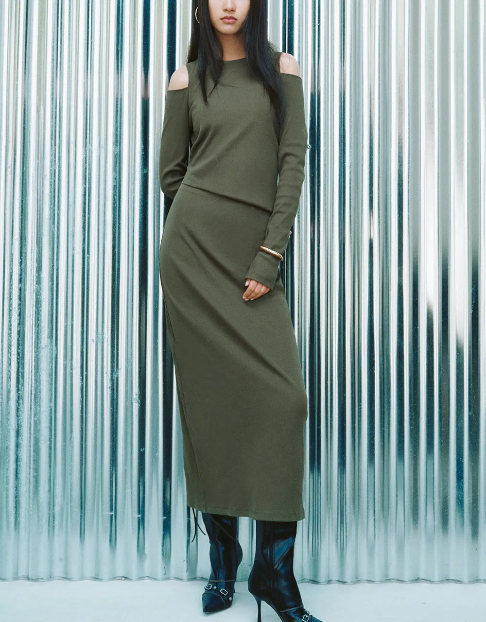 Cold Shoulder Ruched Straight Dress sold by Urban Revivo product image thumbnail 2