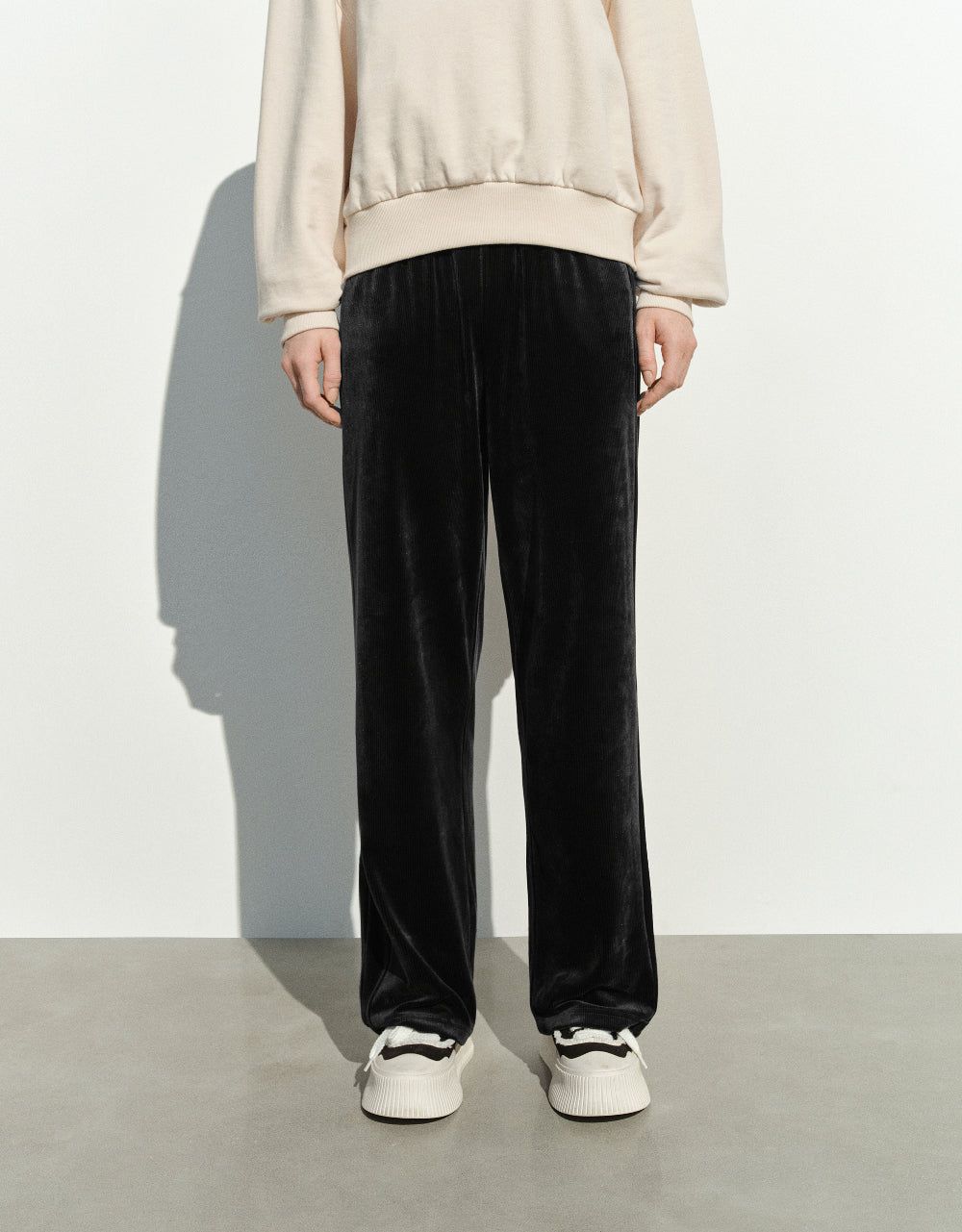 Elastic Waist Knitted Straight Pants sold by Urban Revivo product image thumbnail 2