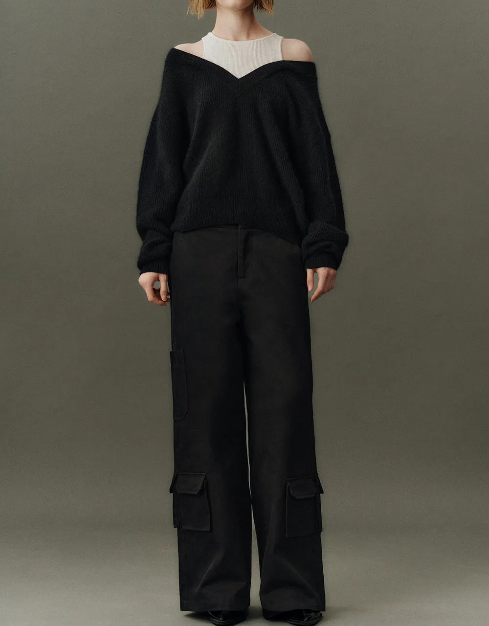 Multi-Pocket Carrot Fit Pants sold by Urban Revivo product image thumbnail 2