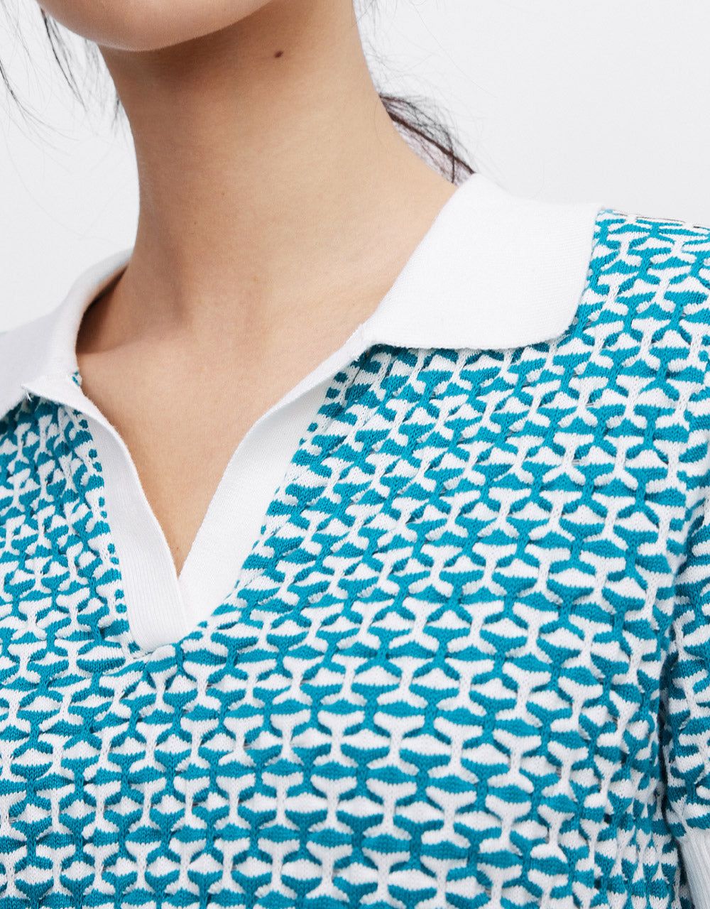 Geo Pattern Contrast Trim Knitted Top sold by Urban Revivo product image thumbnail 2