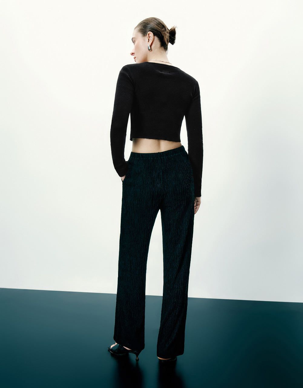 Skinny Crew Neck Knitted Cardigan sold by Urban Revivo product image thumbnail 3