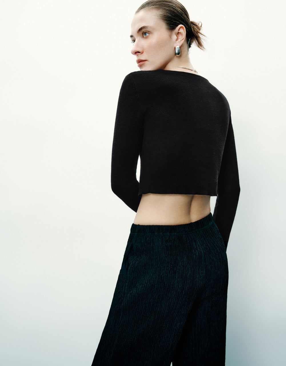 Skinny Crew Neck Knitted Cardigan sold by Urban Revivo product image thumbnail 2