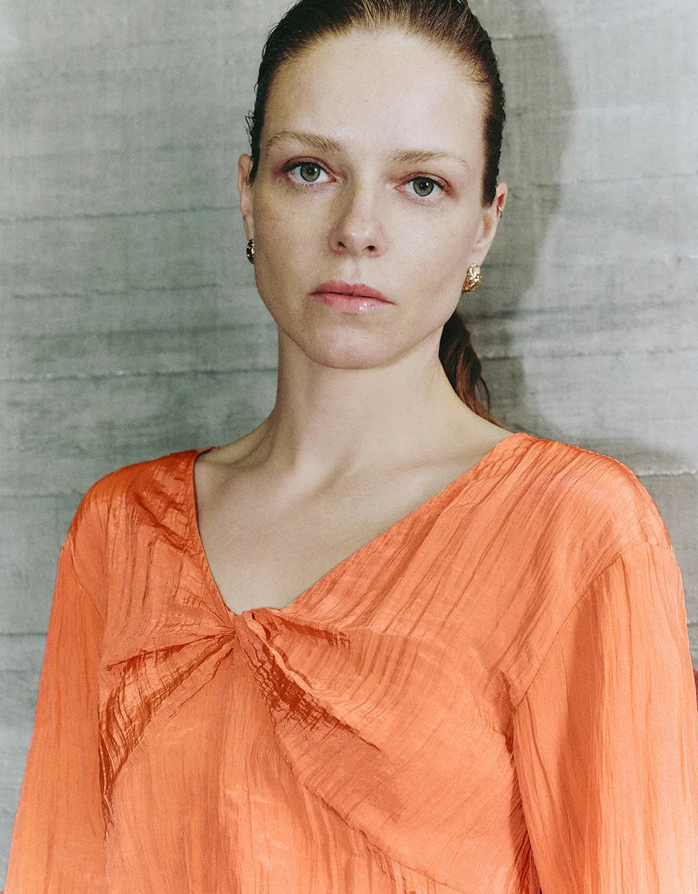 V-Neck Overhead Shirt sold by Urban Revivo product image thumbnail 4