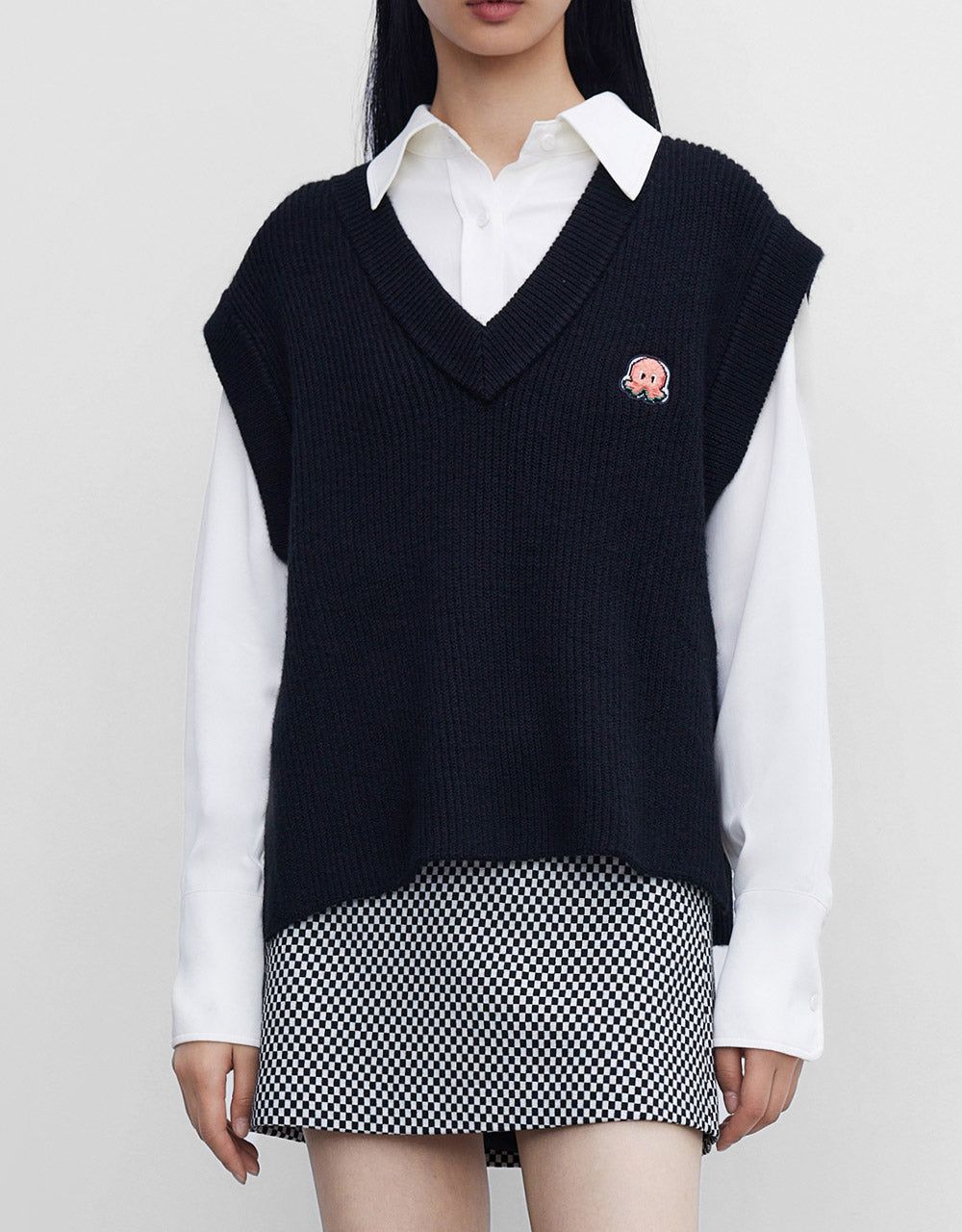 V Neck Sweater Vest sold by Urban Revivo product image thumbnail 2