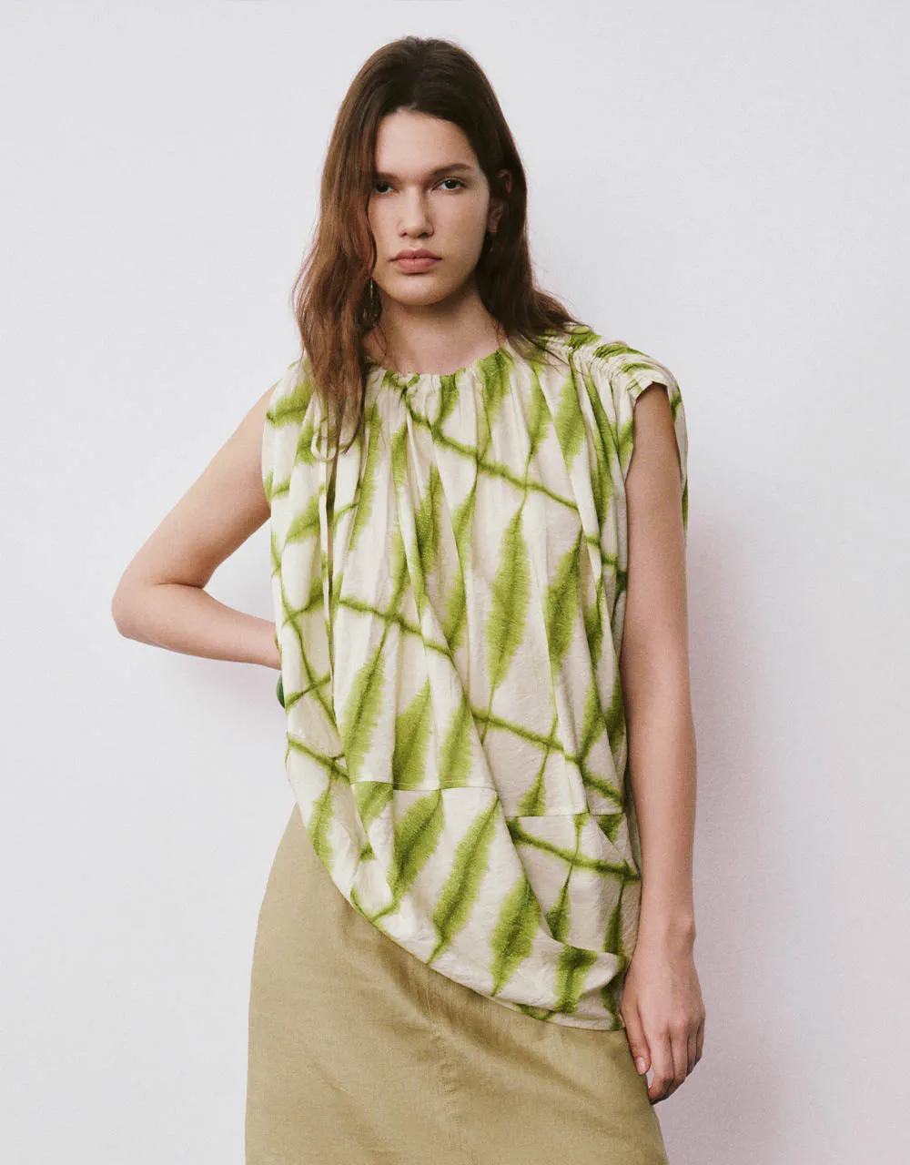 Sleeveless Off-Shoulder Overhead Shirt sold by Urban Revivo