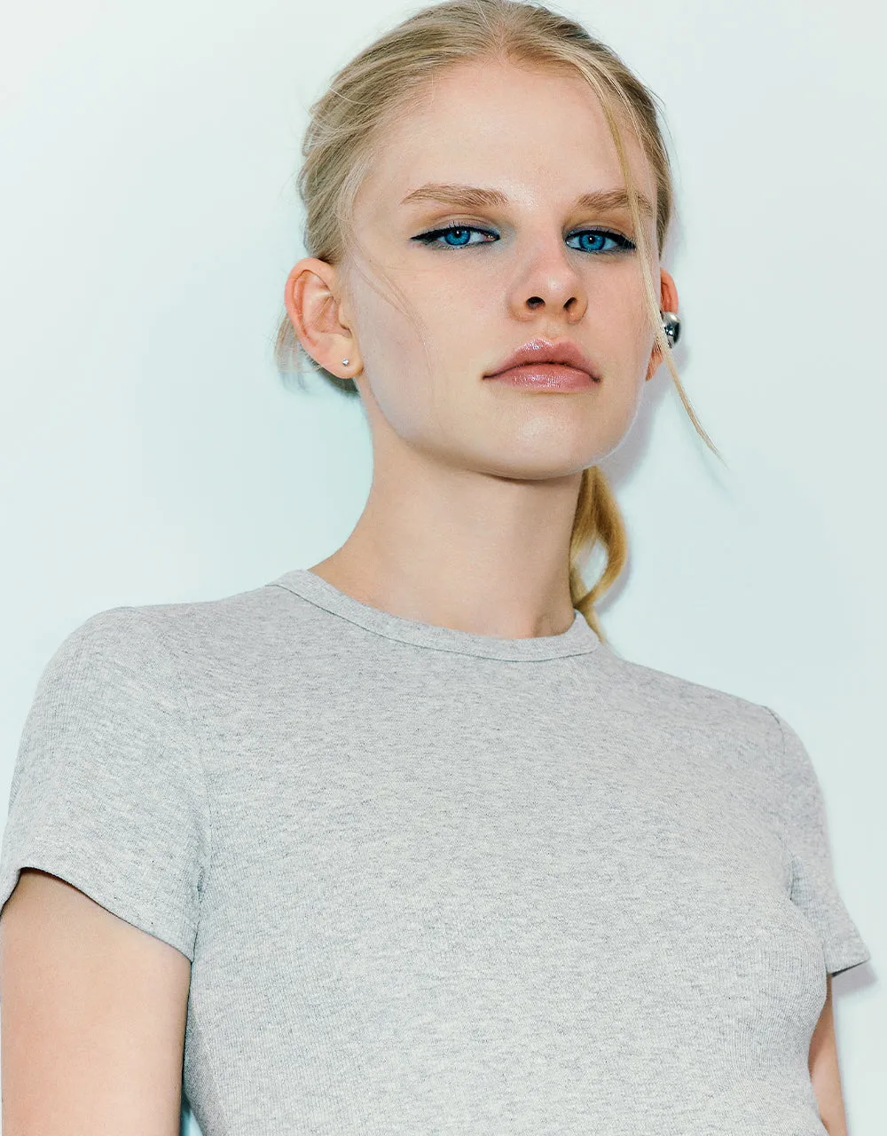 Crew Neck Skinny T-Shirt sold by Urban Revivo product image thumbnail 4