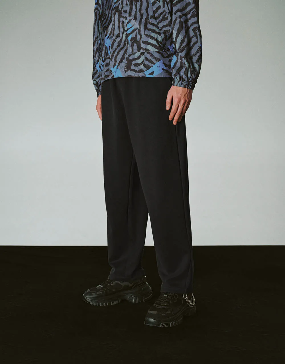 Drawstring Waist Knitted Carrot Fit Pants sold by Urban Revivo product image thumbnail 4