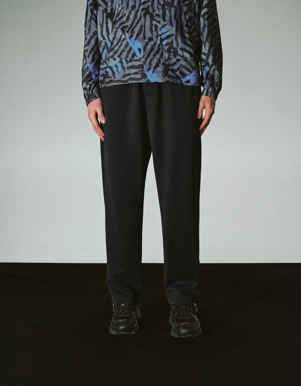 Drawstring Waist Knitted Carrot Fit Pants sold by Urban Revivo product image thumbnail 2