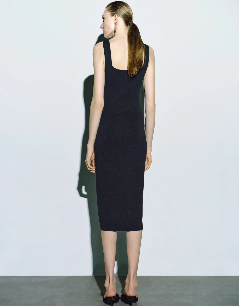 Sleeveless Square-Cut Collar Knitted Dress sold by Urban Revivo product image thumbnail 4