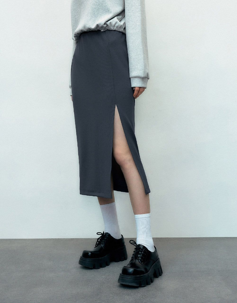 Elastic Waist Midi Straight Skirt sold by Urban Revivo product image thumbnail 4