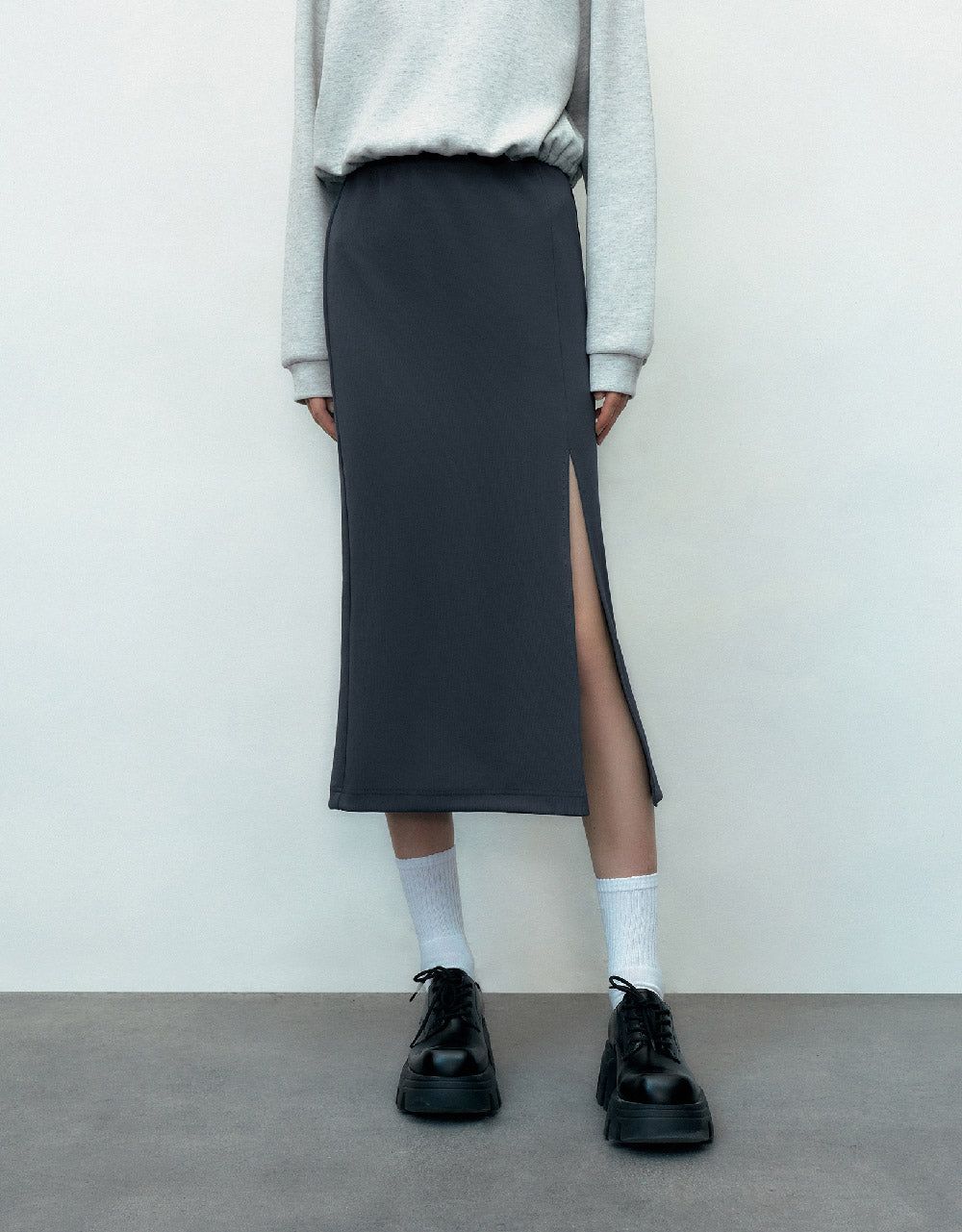 Elastic Waist Midi Straight Skirt sold by Urban Revivo product image thumbnail 2