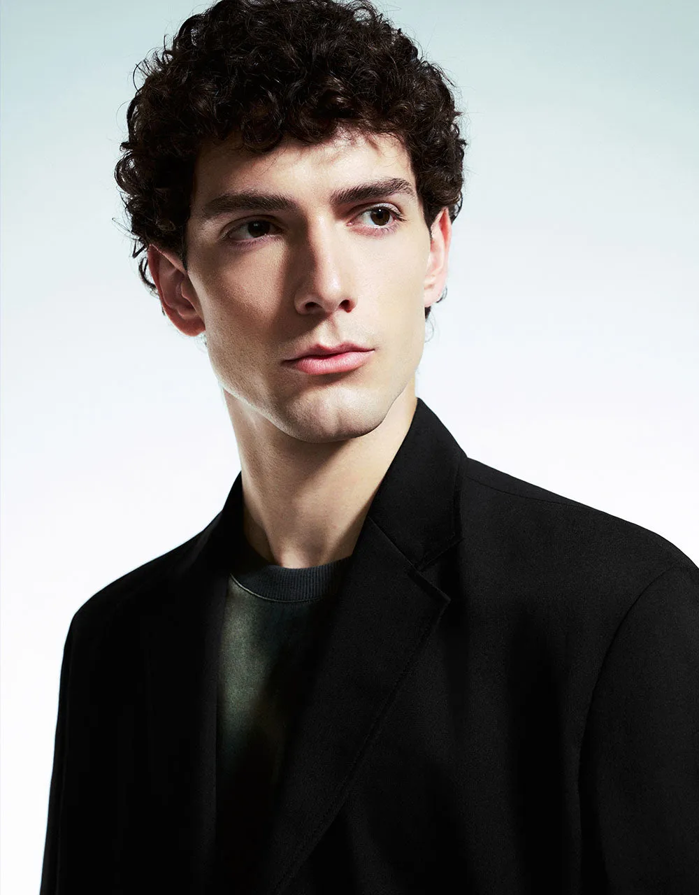 Notch Lapel V-Neck Blazer sold by Urban Revivo product image thumbnail 4