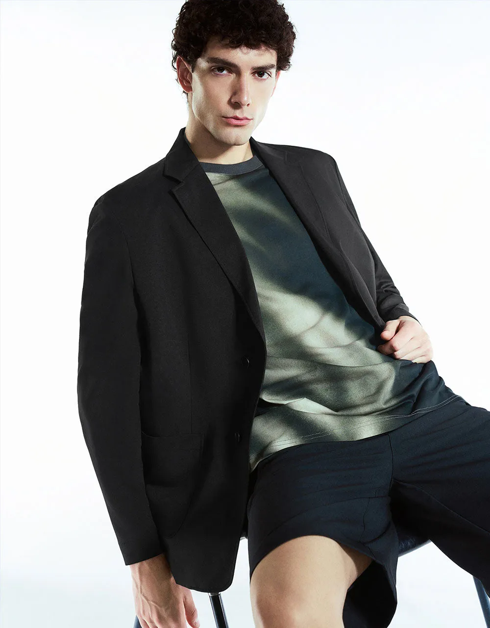 Notch Lapel V-Neck Blazer sold by Urban Revivo product image thumbnail 3