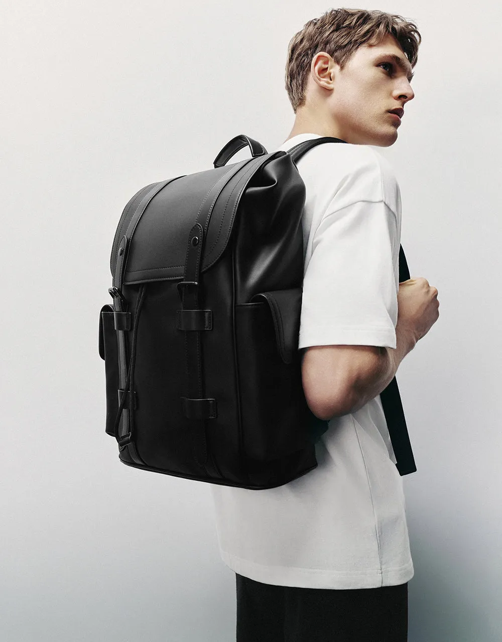 Straight Loose T-Shirt sold by Urban Revivo product image thumbnail 3