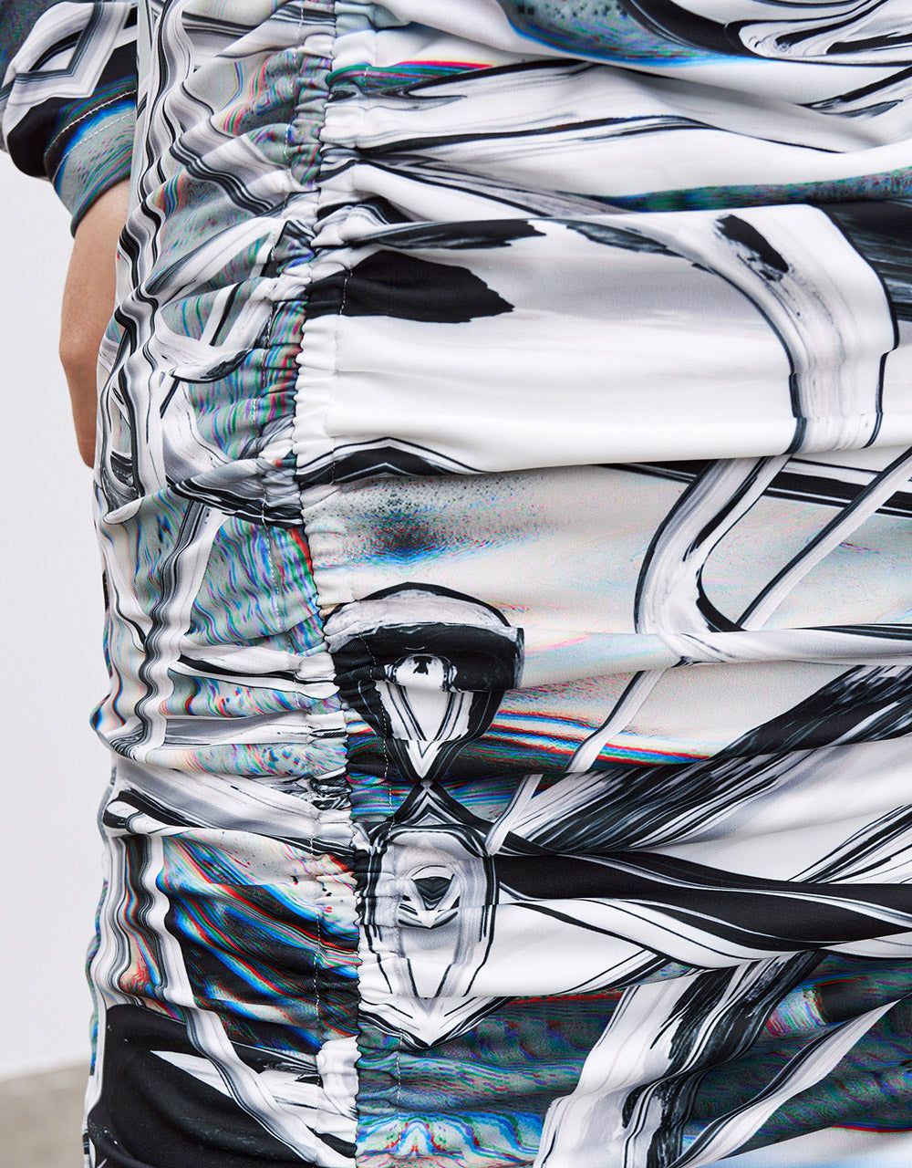 Abstract Print Ruched Front Bodycon Dress sold by Urban Revivo product image thumbnail 4