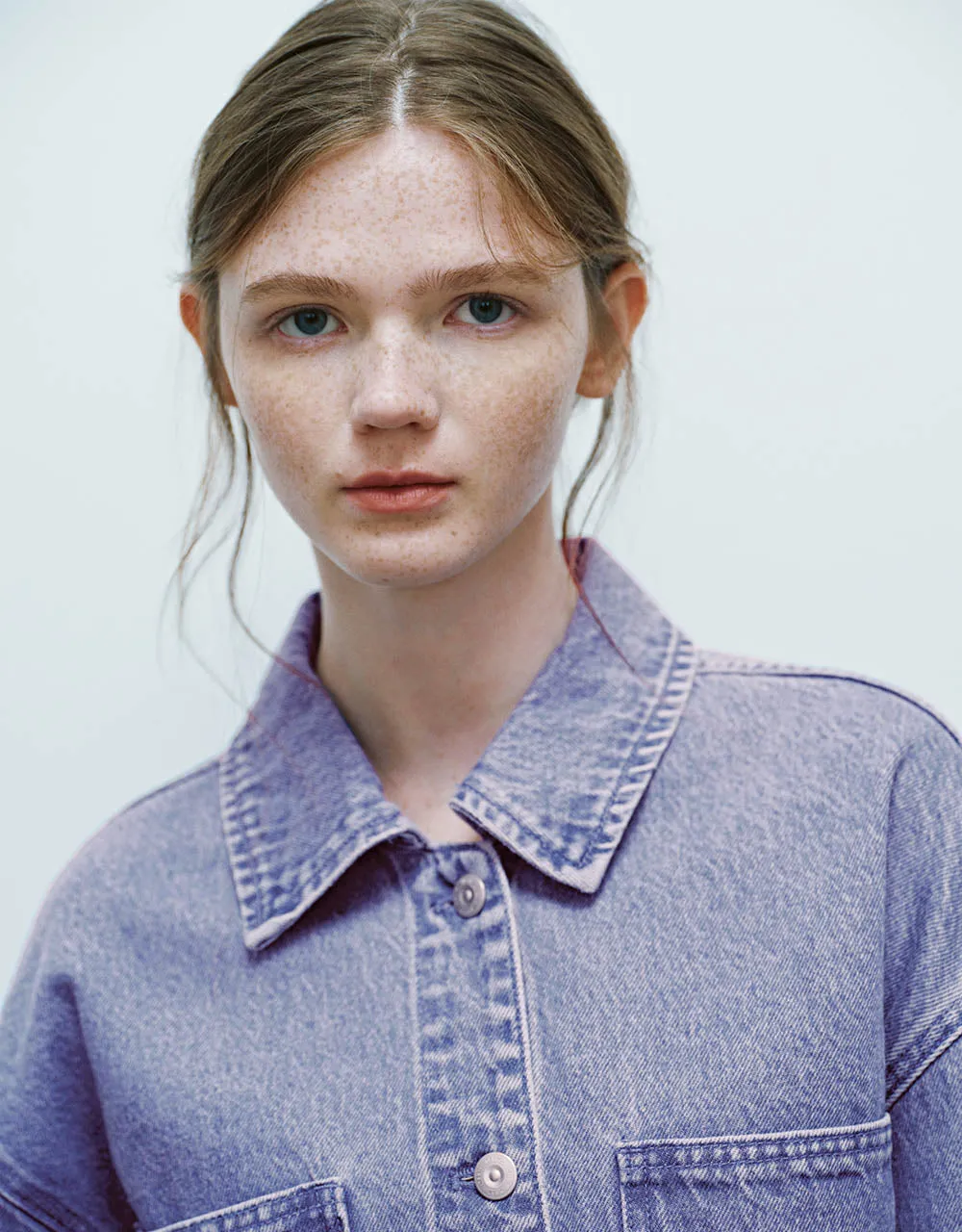 Cropped Gradient Denim Jacket sold by Urban Revivo product image thumbnail 4