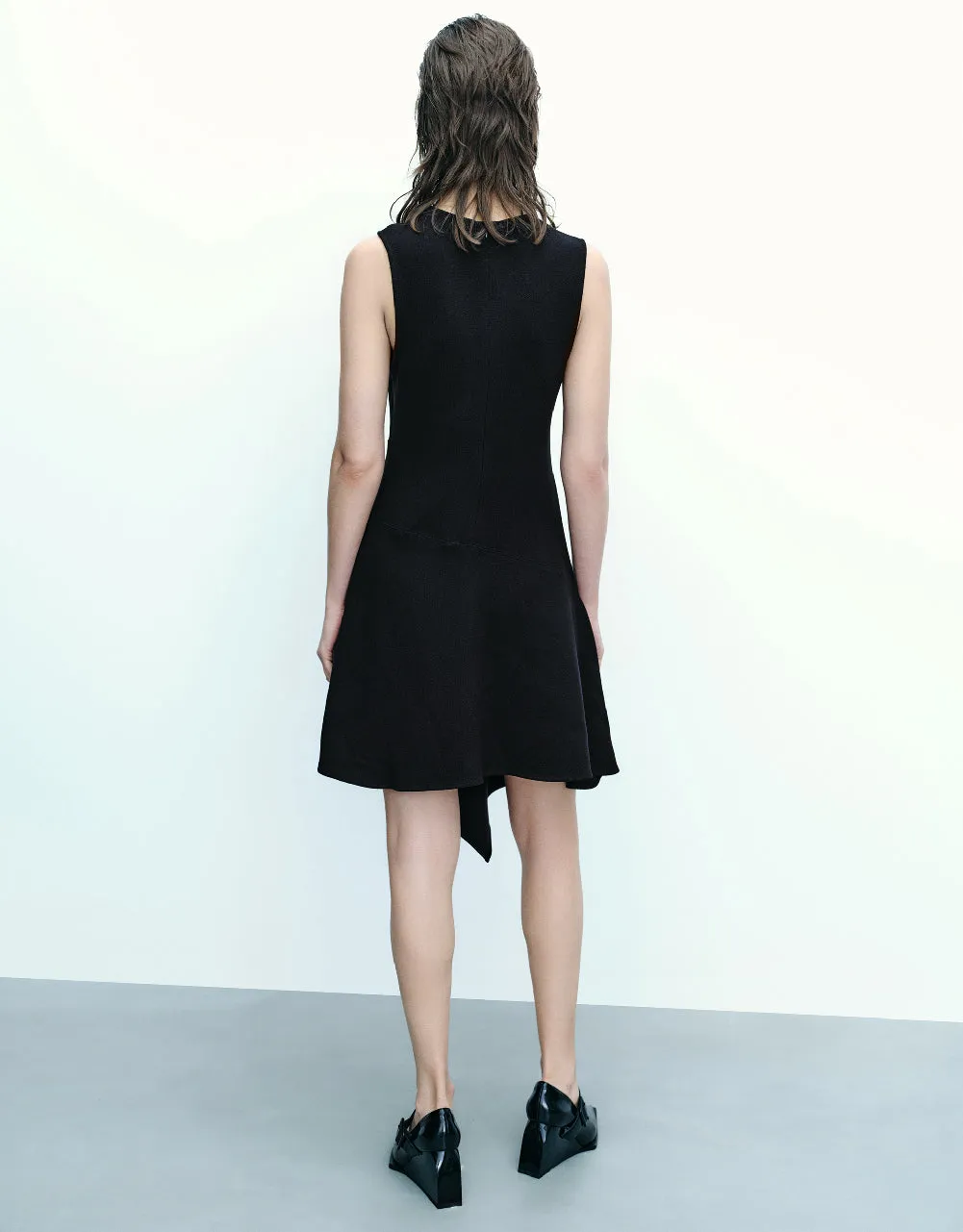 Sleeveless Crew Neck Mini A-Line Dress sold by Urban Revivo product image thumbnail 4