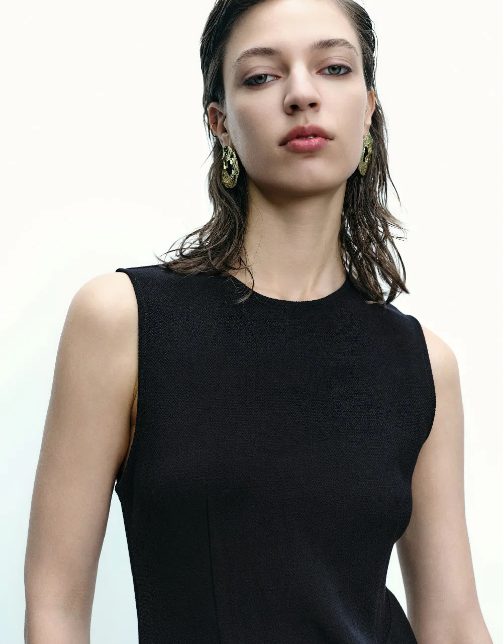 Sleeveless Crew Neck Mini A-Line Dress sold by Urban Revivo product image thumbnail 5