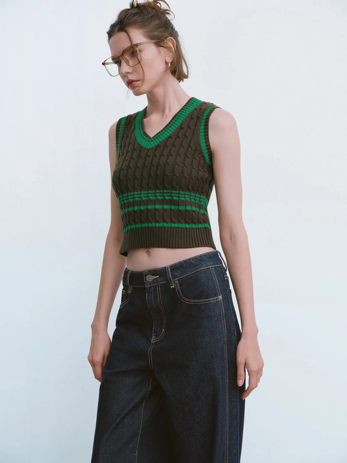 V Neck Knitted Tank Top sold by Urban Revivo product image thumbnail 3