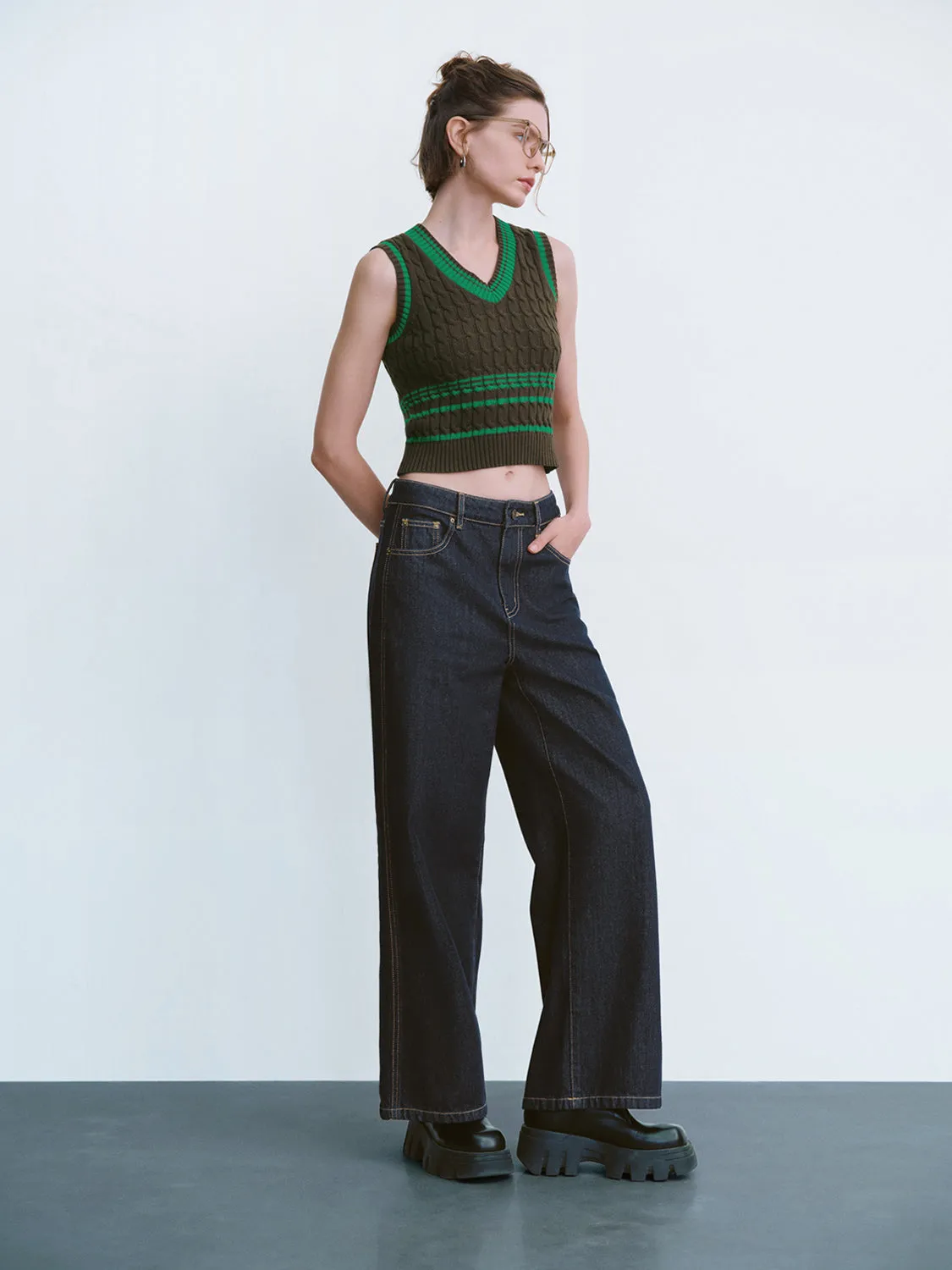 V Neck Knitted Tank Top sold by Urban Revivo product image thumbnail 5