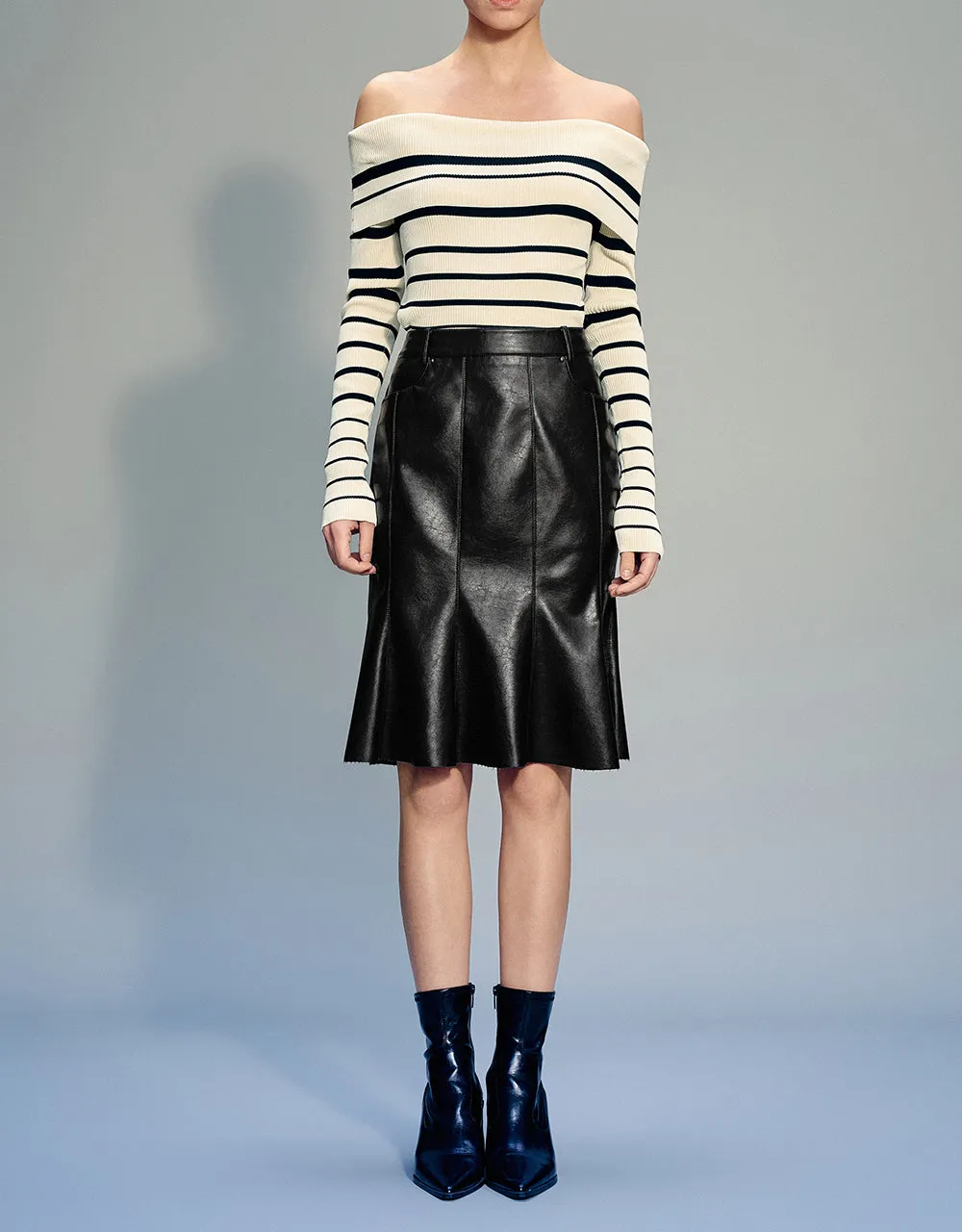 Vegan Leather Mini Fishtail Skirt sold by Urban Revivo product image thumbnail 2