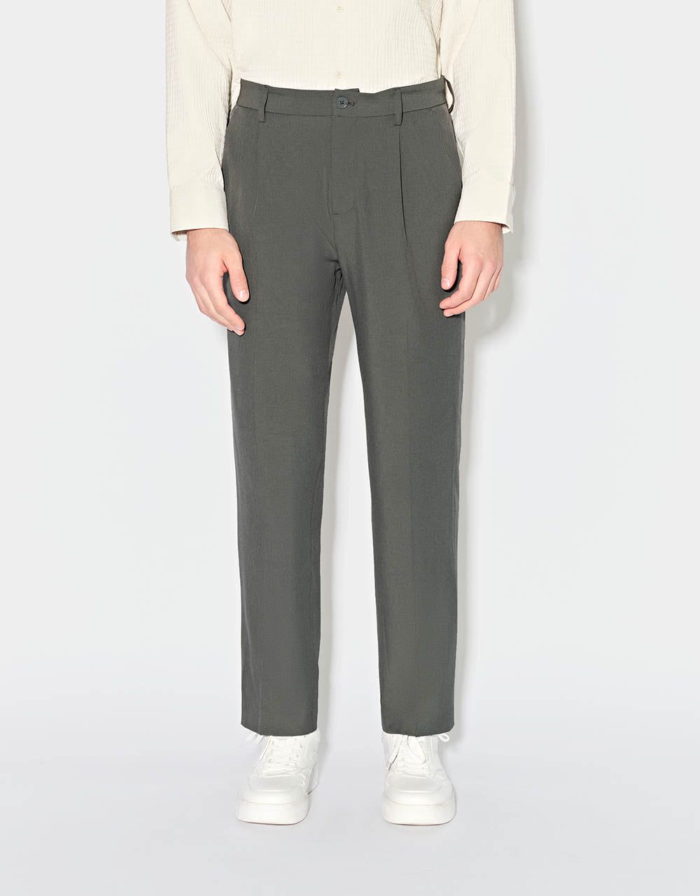 Loose Straight Pants sold by Urban Revivo product image thumbnail 3