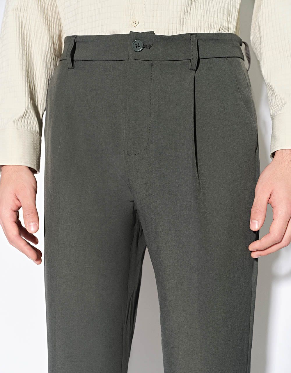 Loose Straight Pants sold by Urban Revivo product image thumbnail 5
