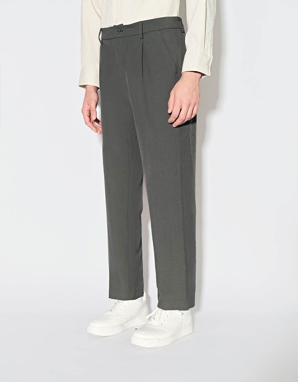 Loose Straight Pants sold by Urban Revivo product image thumbnail 4