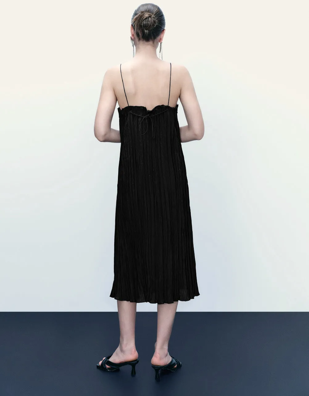 Square-cut Collar Straight Cami Dress sold by Urban Revivo product image thumbnail 4