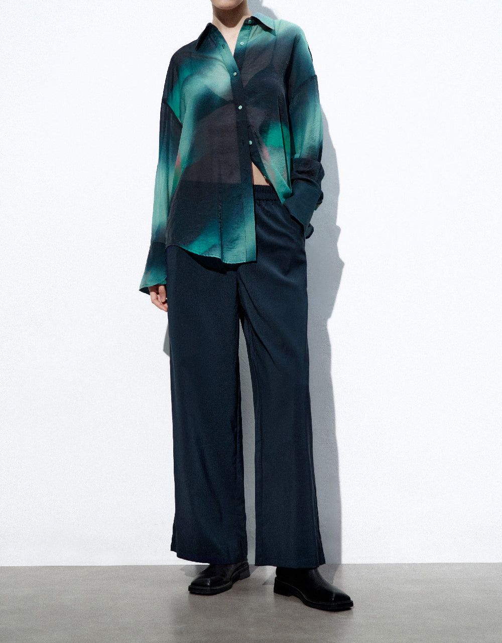 Elastic Waist Wide-Leg Pants sold by Urban Revivo product image thumbnail 2