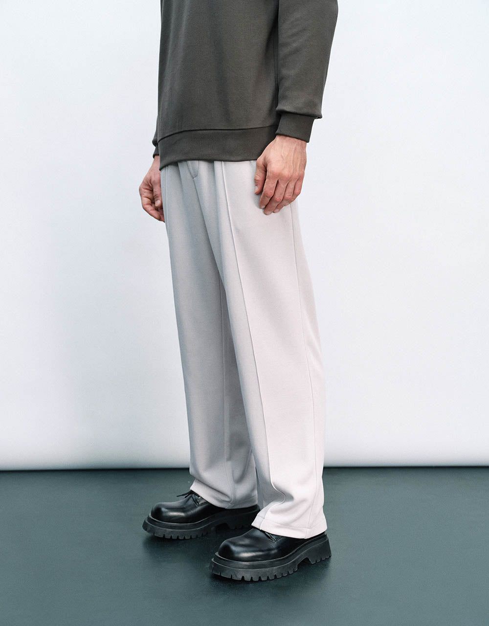 Drawstring Waist Knitted Straight Pants sold by Urban Revivo product image thumbnail 4
