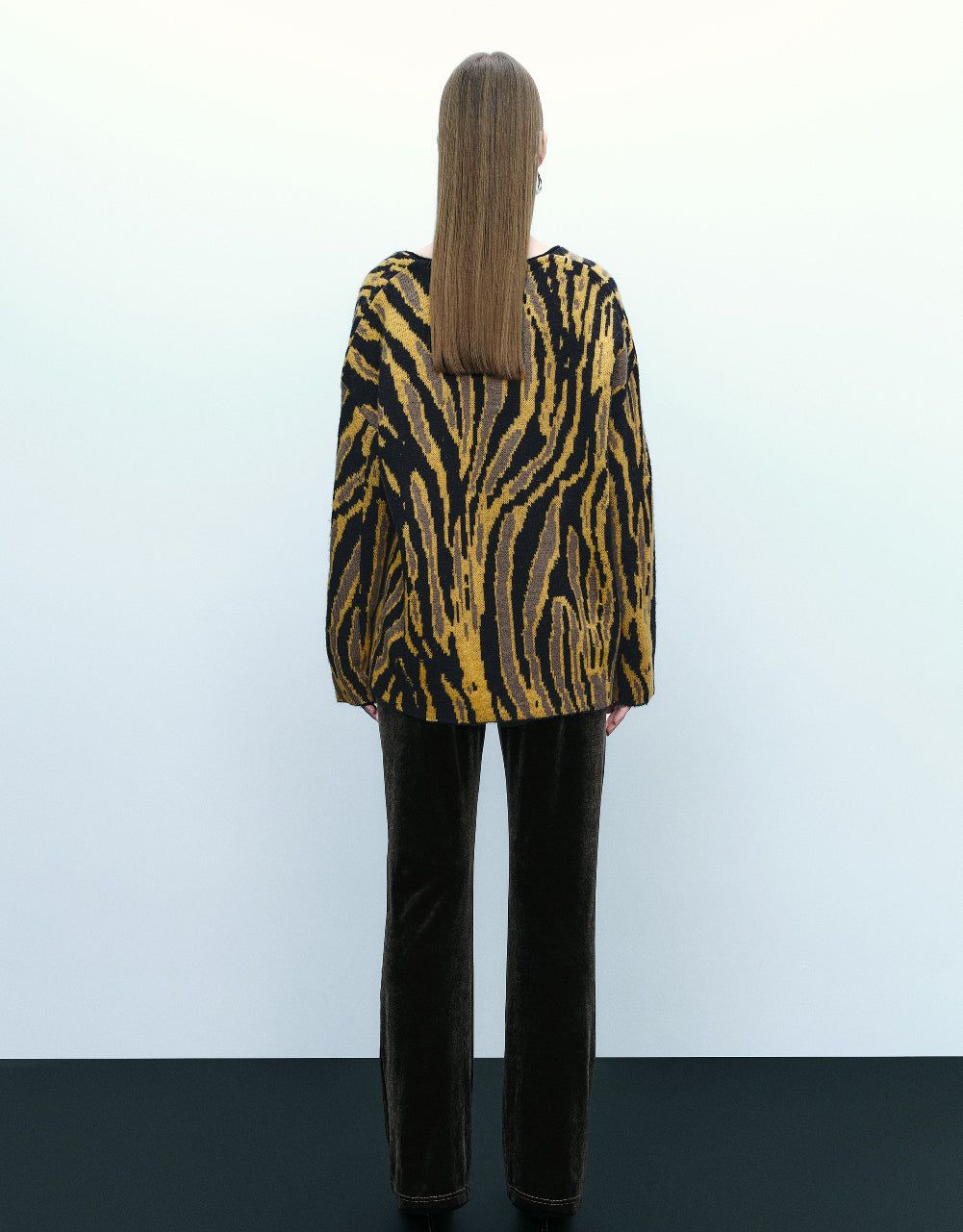 Printed V-Neck Knitted T-Shirt sold by Urban Revivo product image thumbnail 4