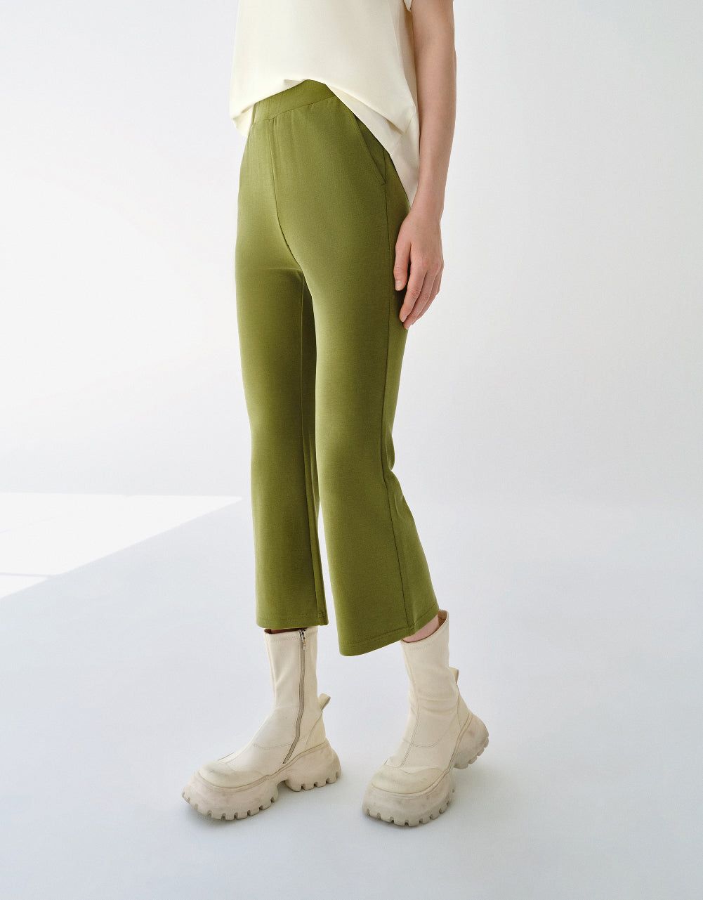Knitted Flare Pants sold by Urban Revivo product image thumbnail 4