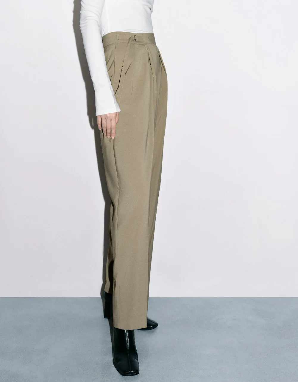 Tailored Straight Pleated Pants sold by Urban Revivo product image thumbnail 4