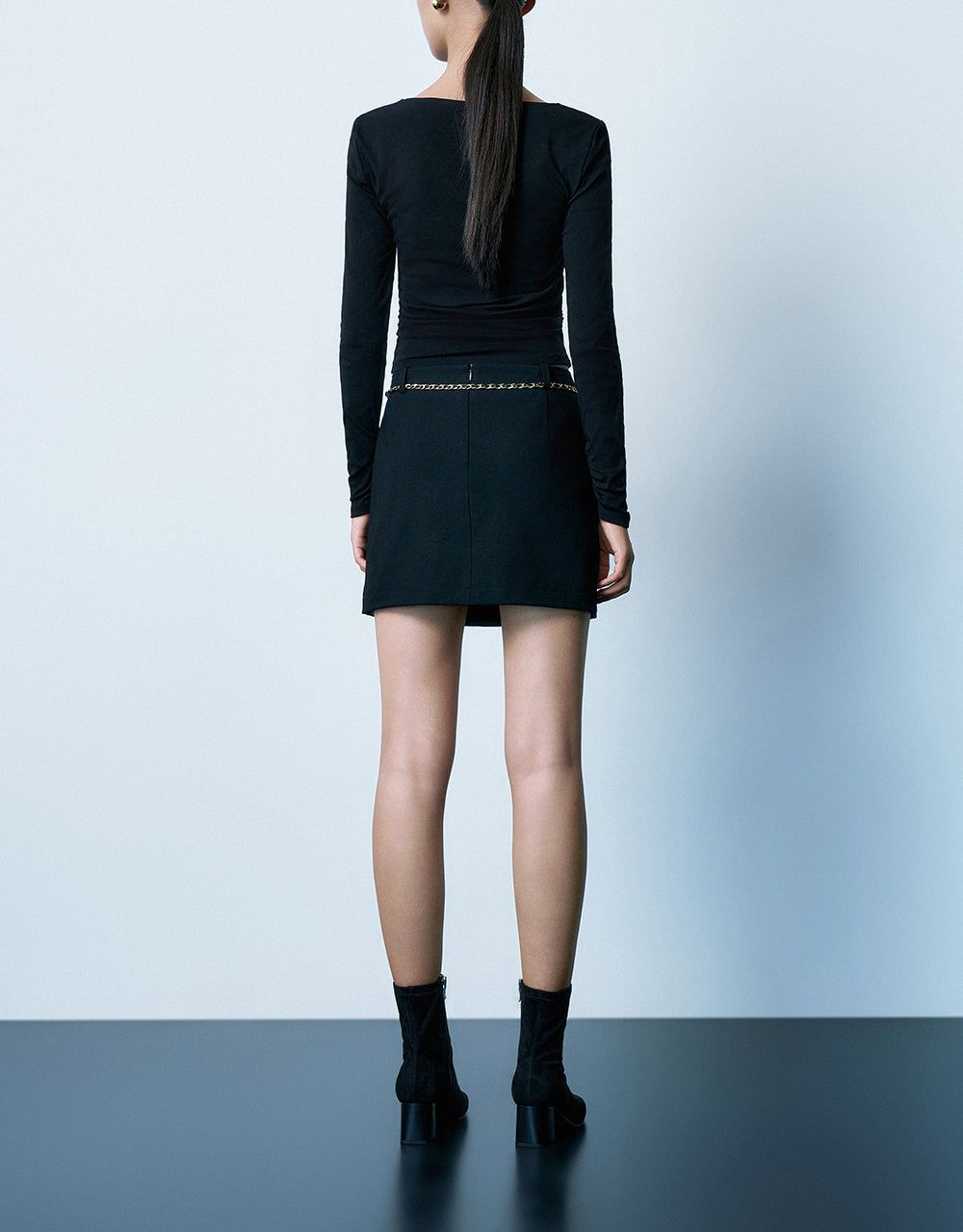 Mini Straight Skirt With Chain sold by Urban Revivo product image thumbnail 5