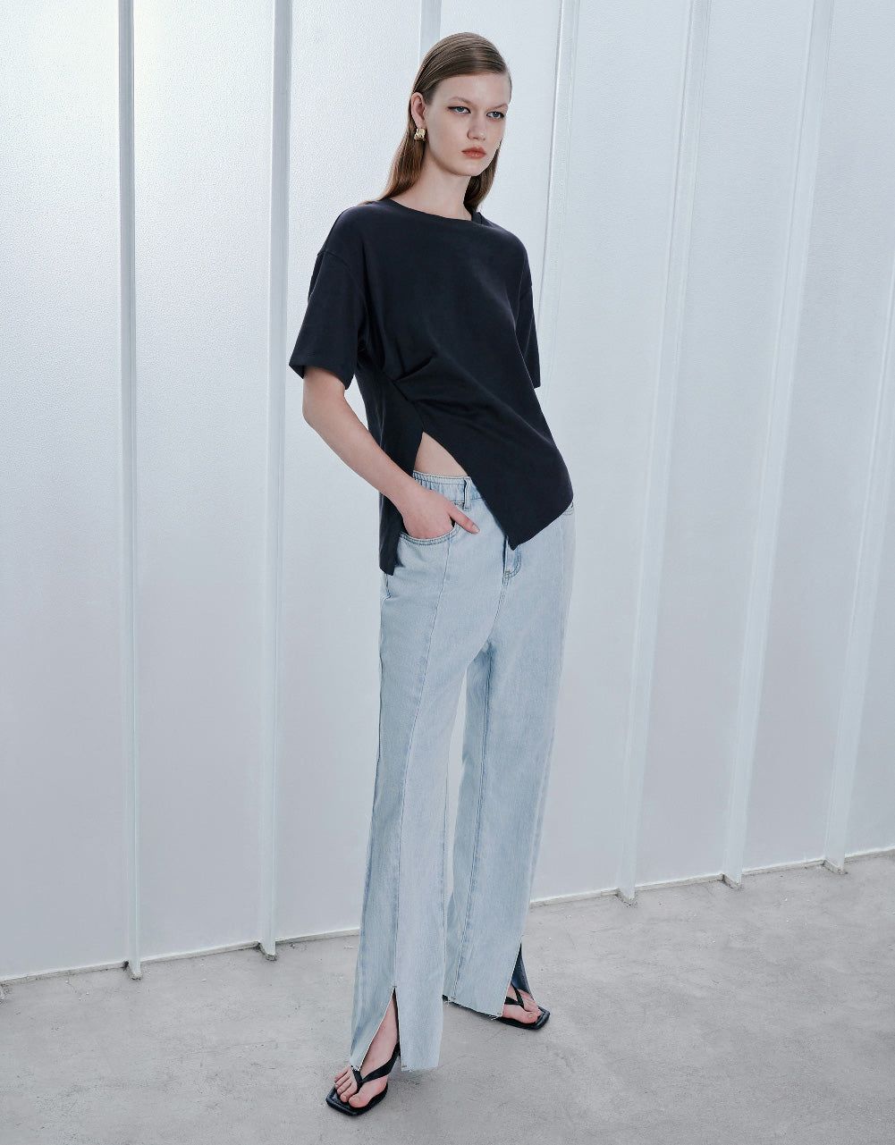 Split Hem Straight Jeans sold by Urban Revivo product image thumbnail 2