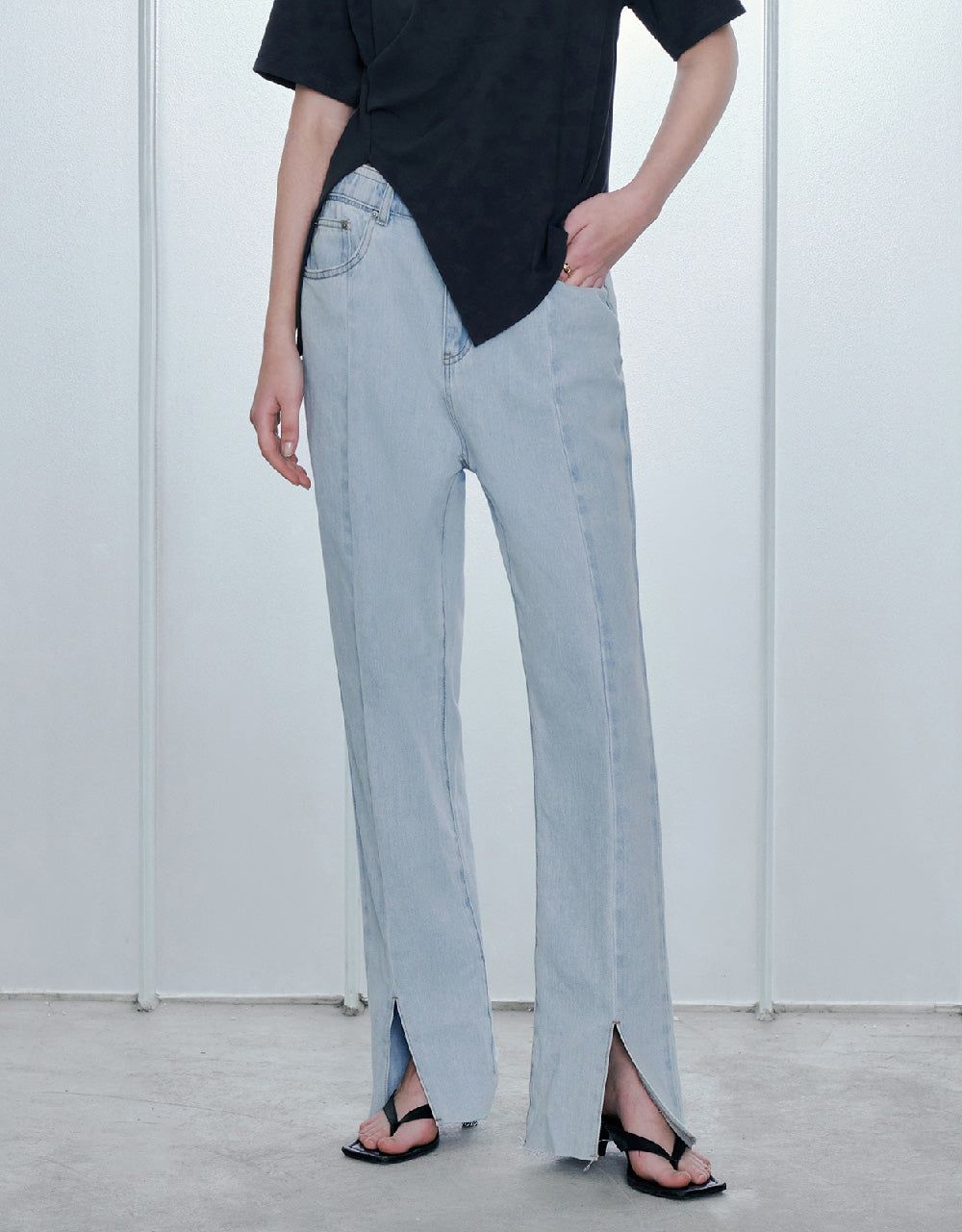 Split Hem Straight Jeans sold by Urban Revivo product image thumbnail 4
