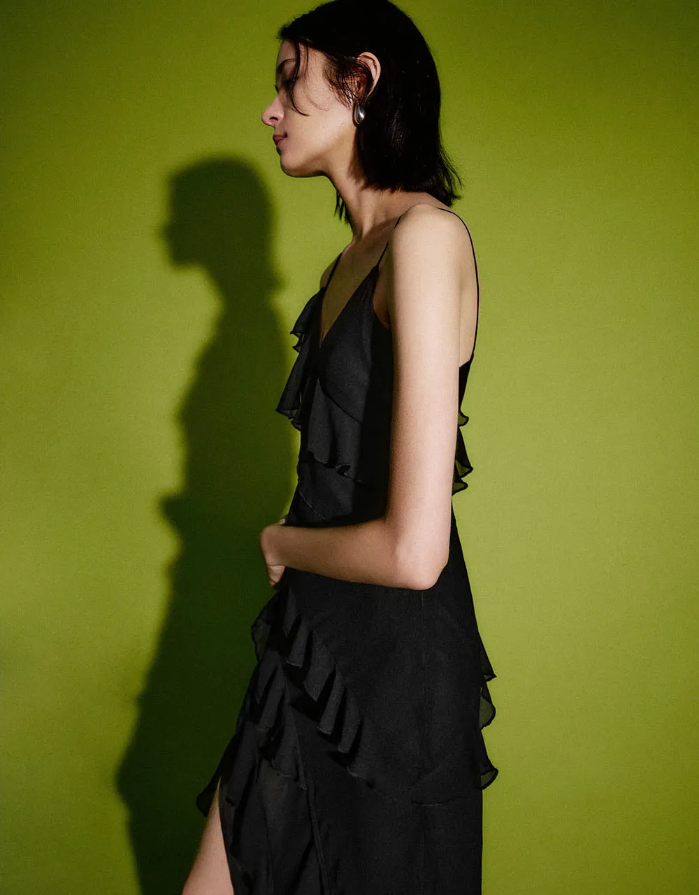 Ruffle Sleeveless V-Neck Skinny Dress sold by Urban Revivo product image thumbnail 2