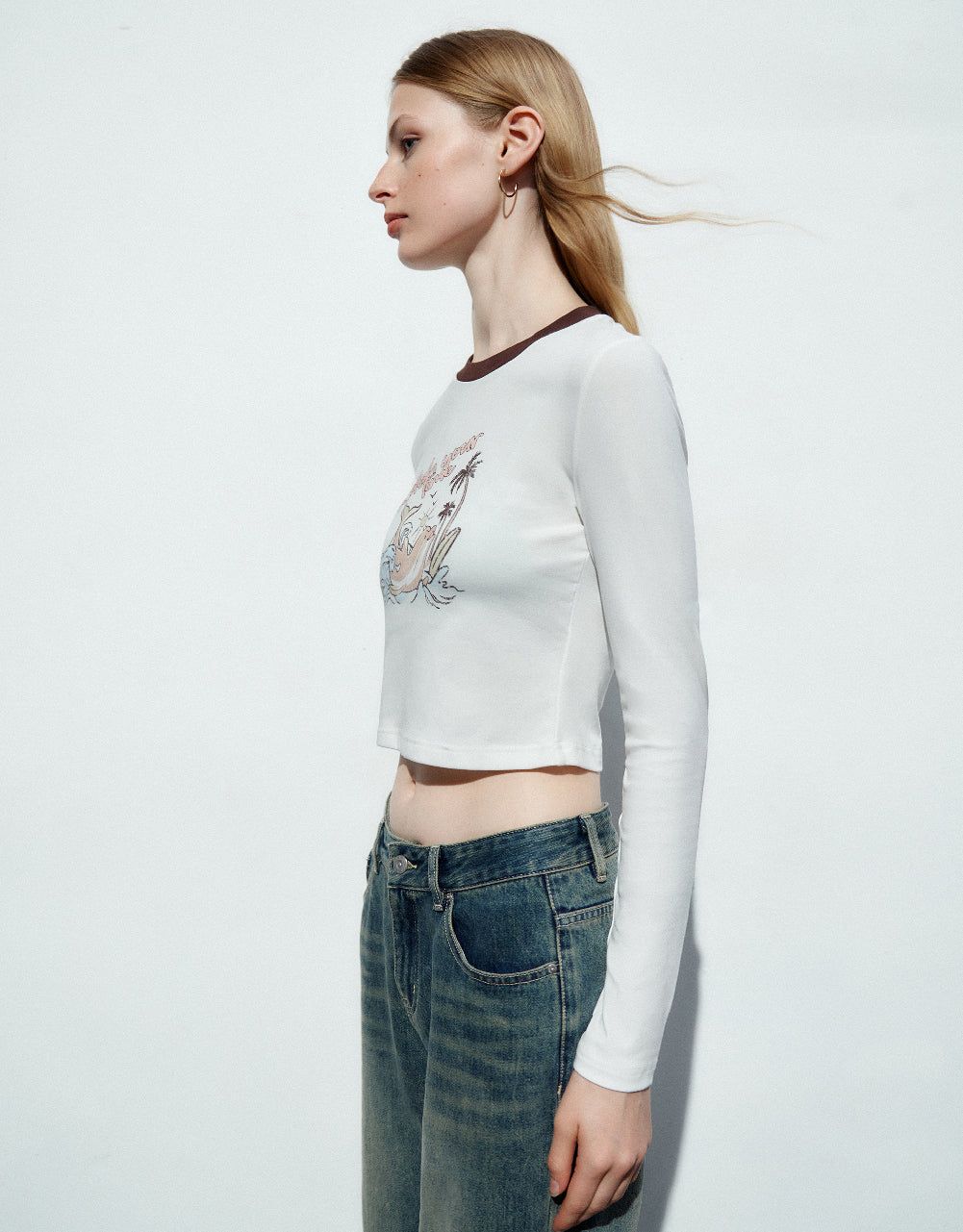 Graphic Crew Neck Skinny T-Shirt sold by Urban Revivo product image thumbnail 3