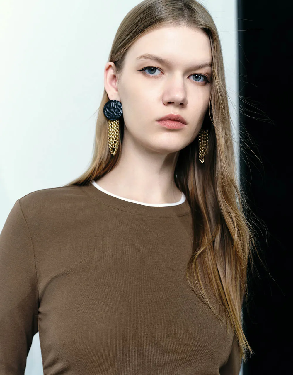 Asymmetric Crew Neck Straight T-Shirt sold by Urban Revivo product image thumbnail 4