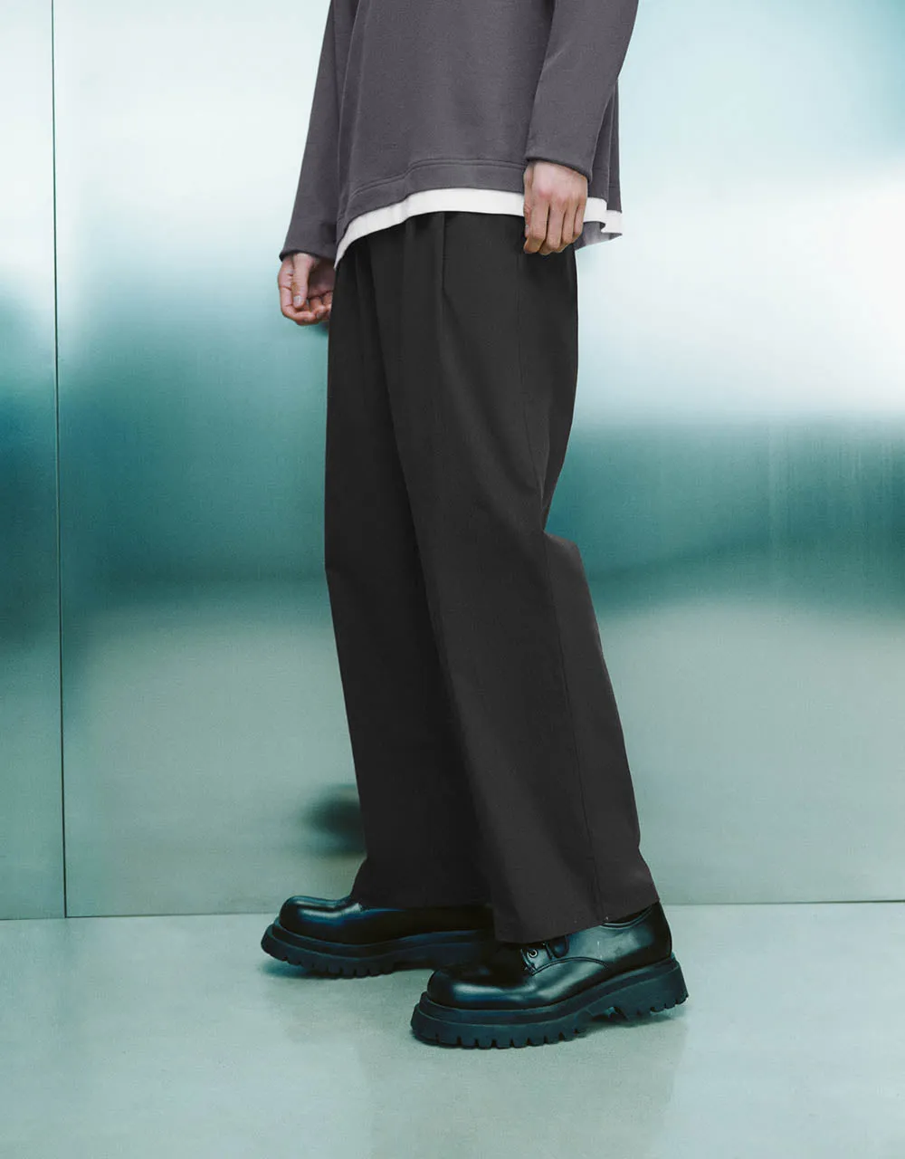 Loose Straight Pants sold by Urban Revivo product image thumbnail 4