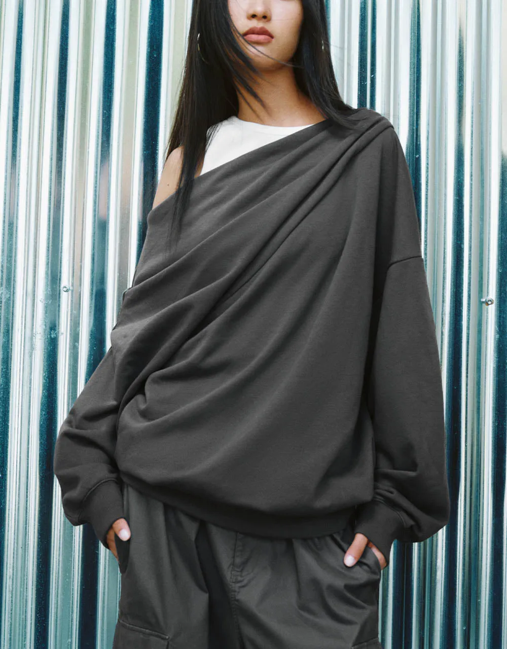 Drop Shoulder Sleeve Crew Neck Loose Sweatshirt sold by Urban Revivo product image thumbnail 2