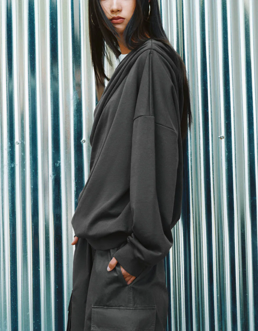 Drop Shoulder Sleeve Crew Neck Loose Sweatshirt sold by Urban Revivo product image thumbnail 3