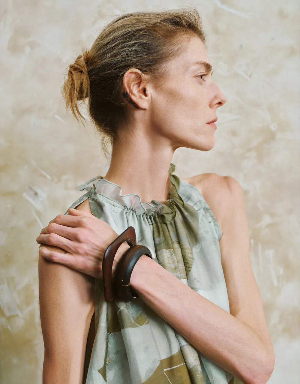 Sleeveless Printed Halter Neck Blouse sold by Urban Revivo product image thumbnail 4