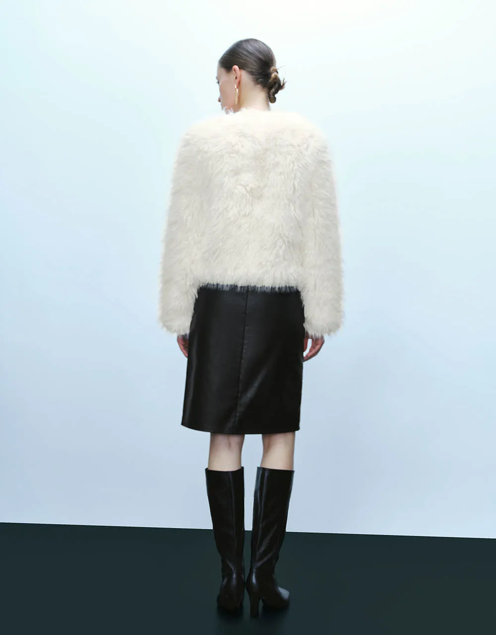 Button Up Straight Furry Coat sold by Urban Revivo product image thumbnail 4