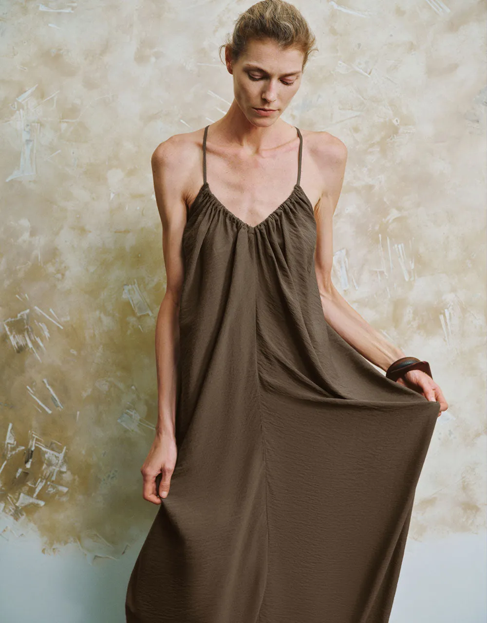 Sleeveless Off-Shoulder Balloon Dress sold by Urban Revivo product image thumbnail 4